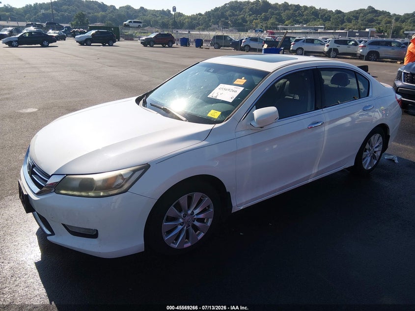 2013 Honda Accord, Right Side, IAAI, VIN 1HGCR3F88DA003571 — photo 2