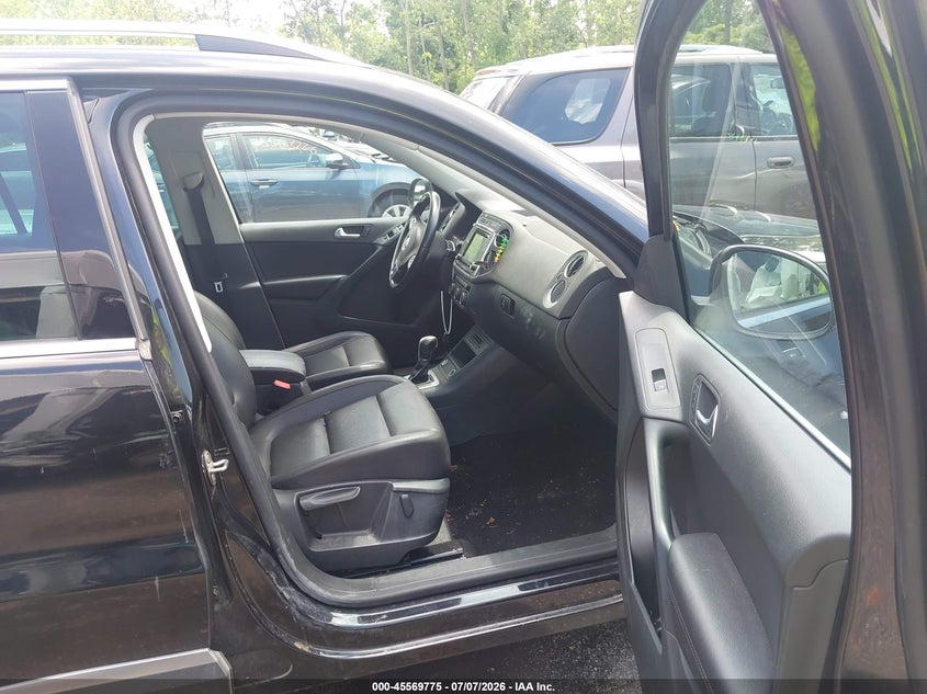 VOLKSWAGEN TIGUAN 2017 VIN WVGSV7AXXHW513162