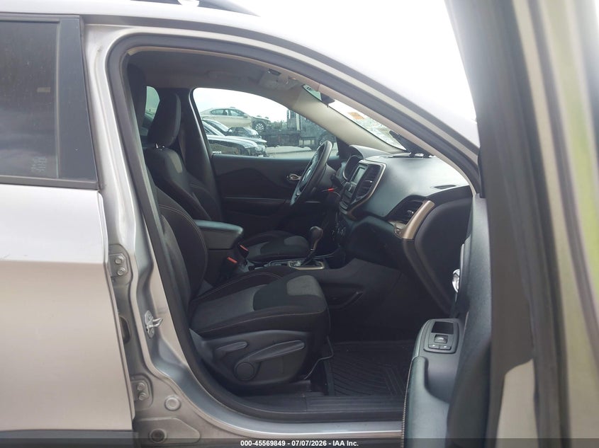 2015 JEEP CHEROKEE auction photo 5