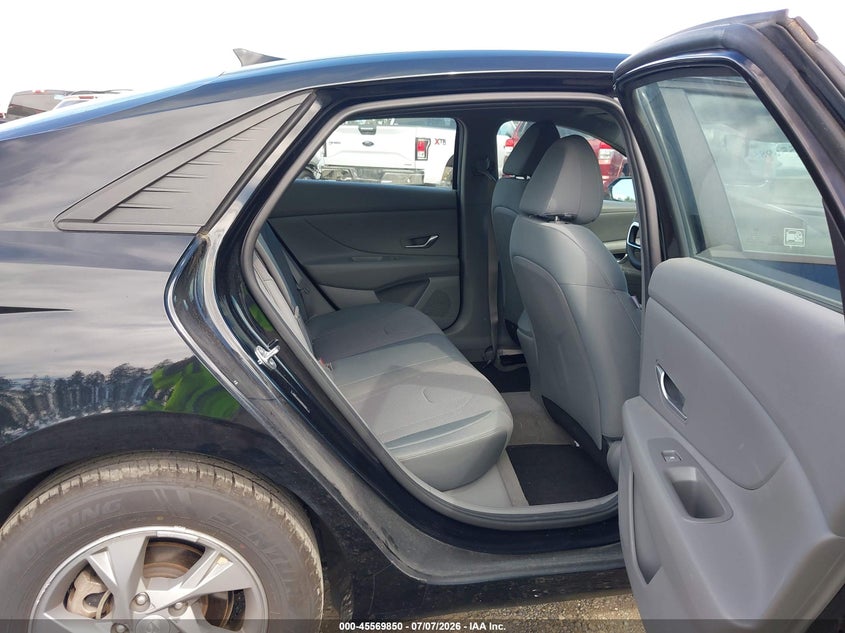 2021 HYUNDAI ELANTRA auction photo 8