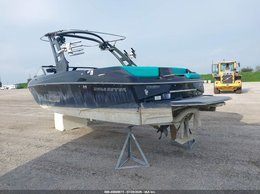 2019 MALIBU 23' auction photo 3