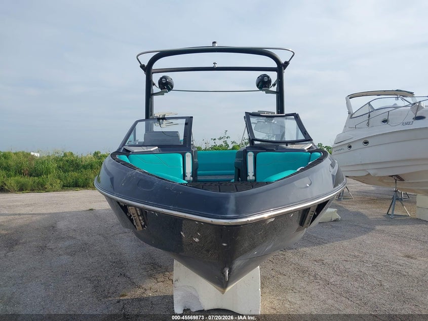 2019 MALIBU 23' auction photo 6