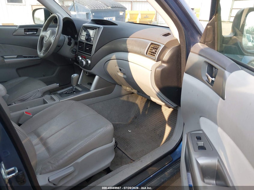 2010 SUBARU FORESTER auction photo 5
