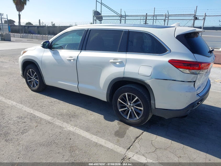 2017 TOYOTA HIGHLANDER auction photo 3