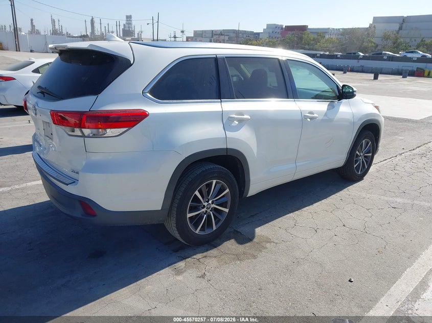 2017 TOYOTA HIGHLANDER auction photo 4