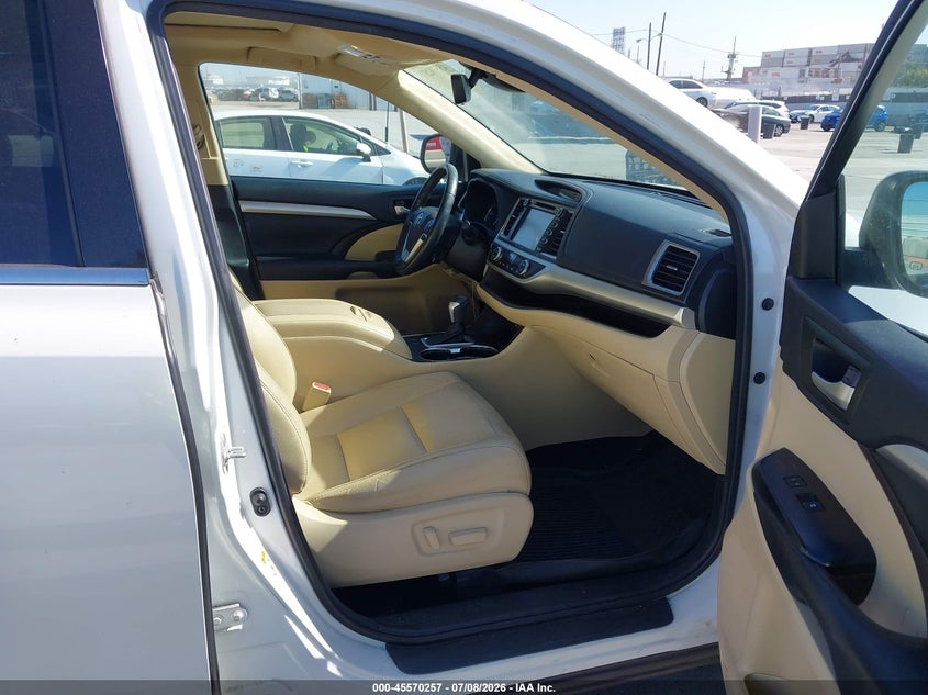 2017 TOYOTA HIGHLANDER auction photo 5