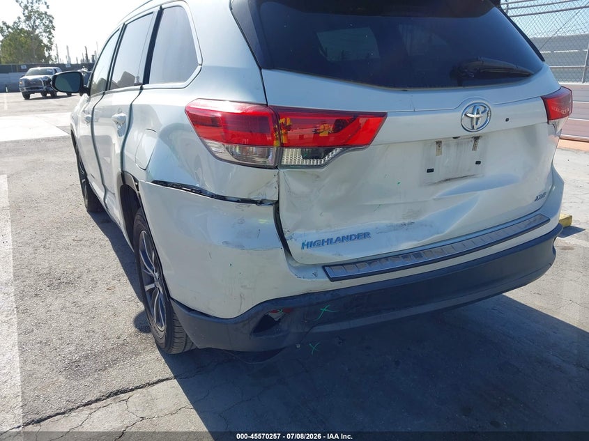2017 TOYOTA HIGHLANDER auction photo 6