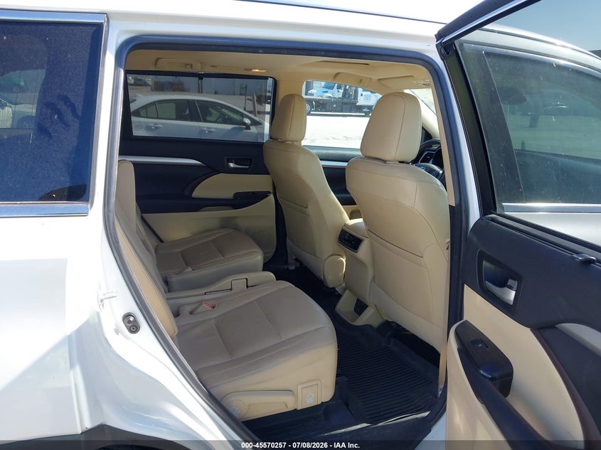 2017 TOYOTA HIGHLANDER auction photo 8