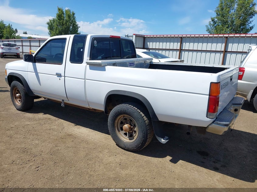 1995 NISSAN TRUCK auction photo 3