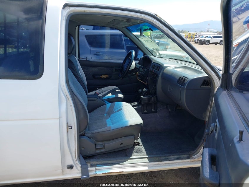 1995 NISSAN TRUCK auction photo 5