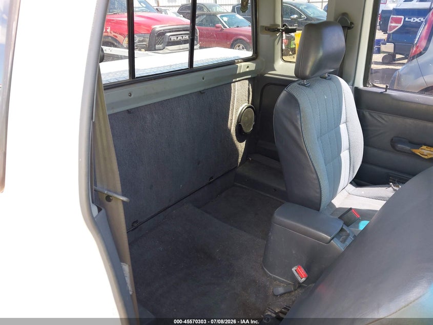 1995 NISSAN TRUCK auction photo 8