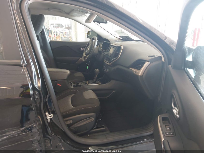 2017 JEEP CHEROKEE auction photo 5