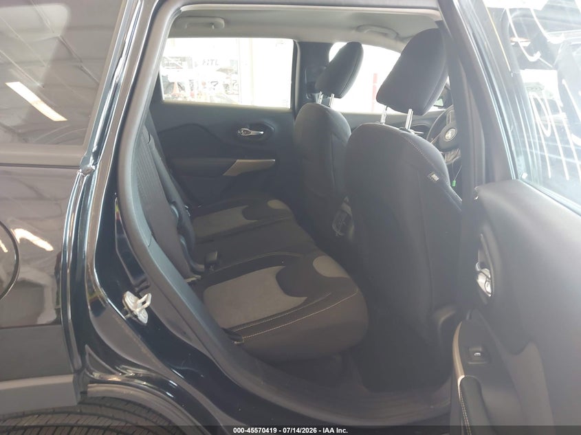 2017 JEEP CHEROKEE auction photo 8