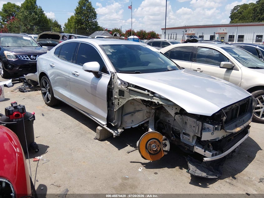 Zdjęcie główne ogłoszenia 2022 VOLVO S60
