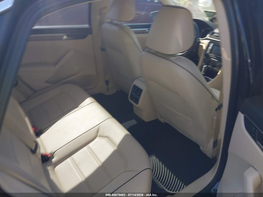 2016 VOLKSWAGEN PASSAT auction photo 8