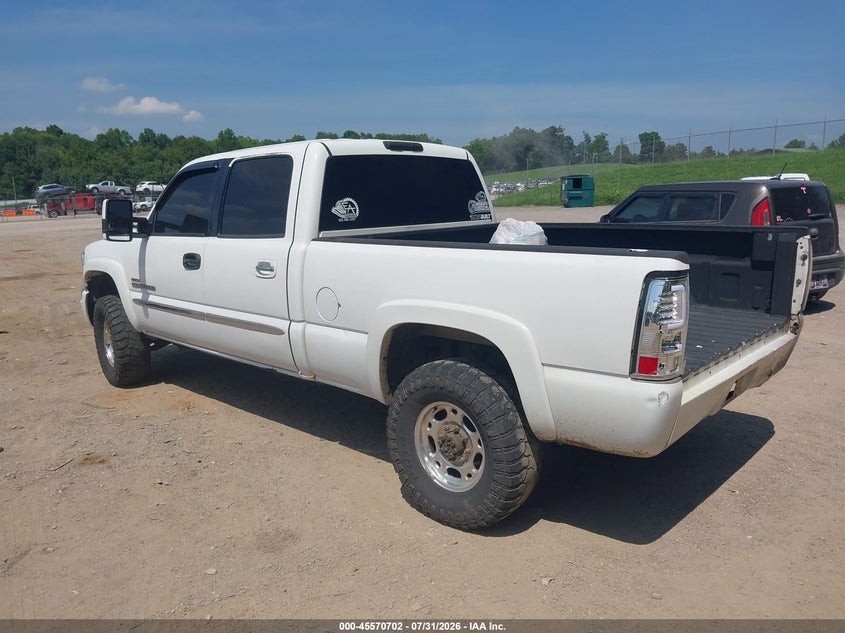 2004 GMC SIERRA 2500HD auction photo 3
