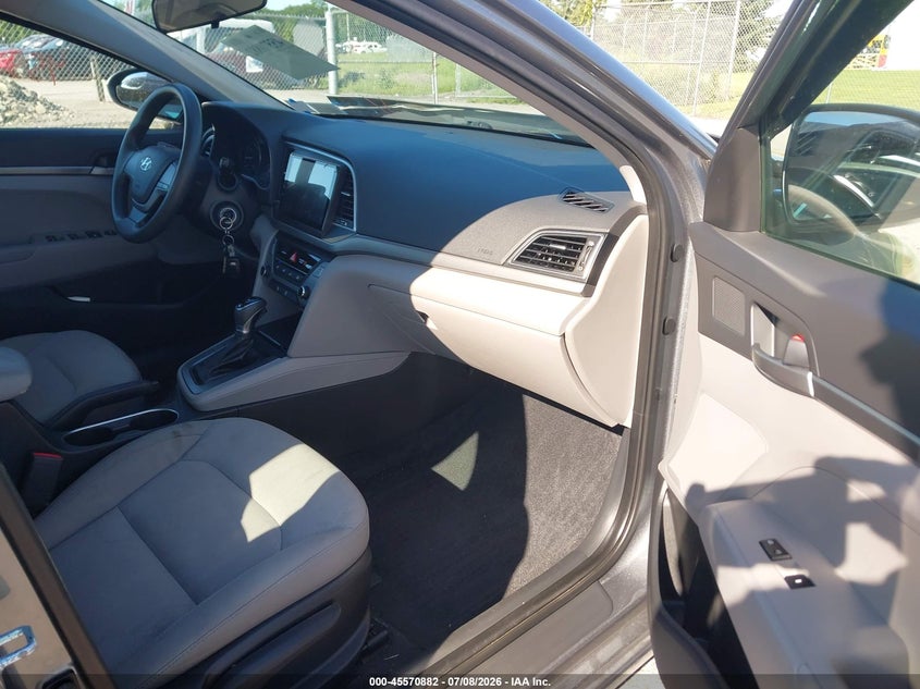 2017 HYUNDAI ELANTRA auction photo 5