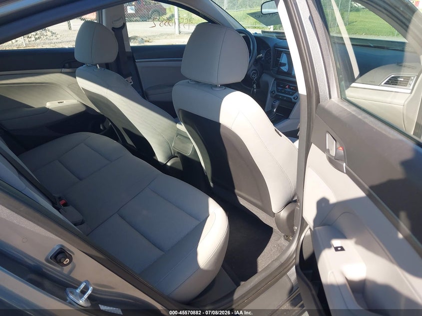 2017 HYUNDAI ELANTRA auction photo 8