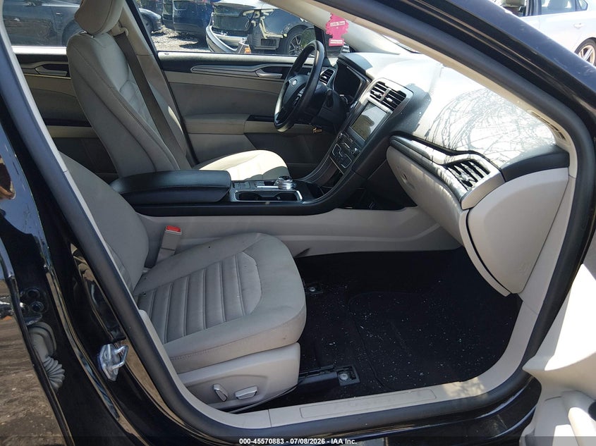 2019 FORD FUSION auction photo 5