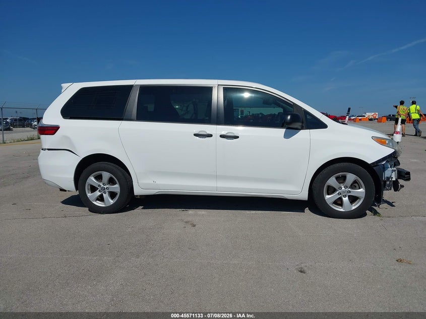 TOYOTA SIENNA - zdjęcie 14
