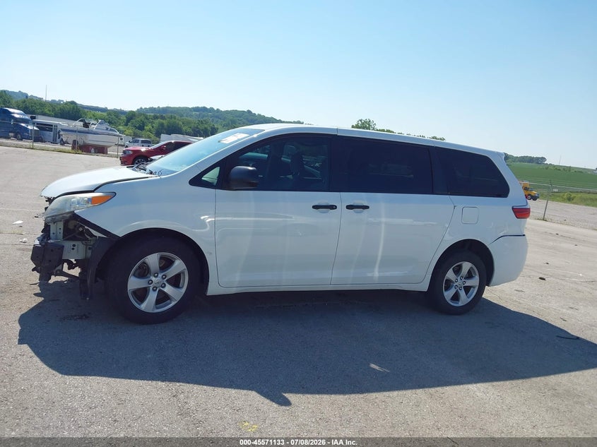 TOYOTA SIENNA - zdjęcie 15