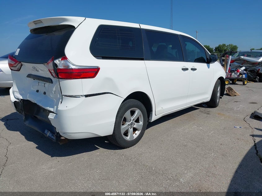 2017 TOYOTA SIENNA auction photo 4