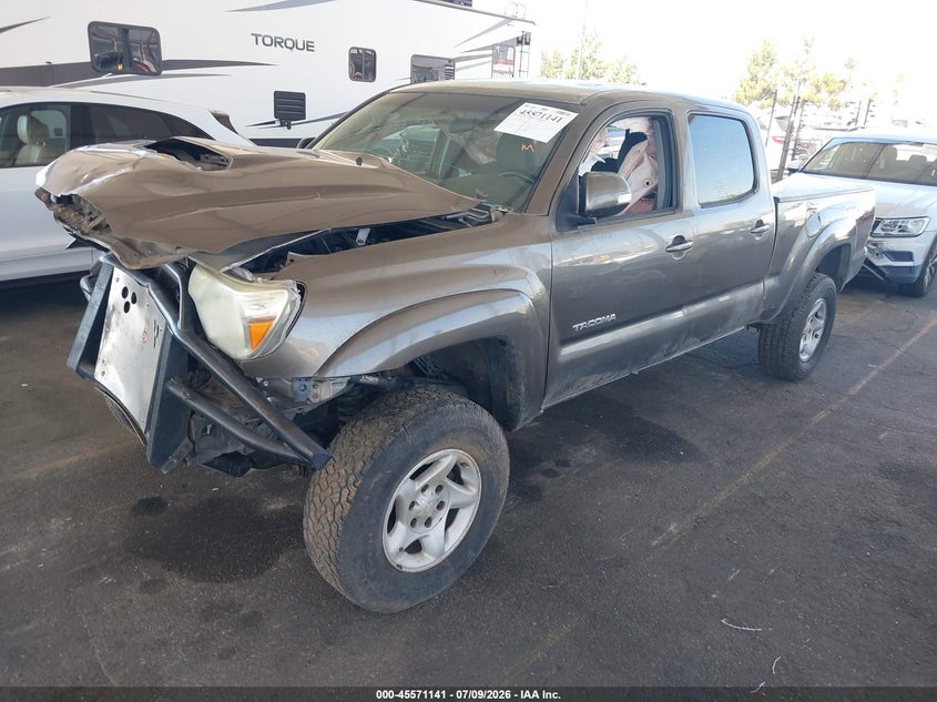 2015 Toyota Tacoma Base V6, Front & Rear, IAAI, VIN 3TMMU4FN6FM081754 — photo 2
