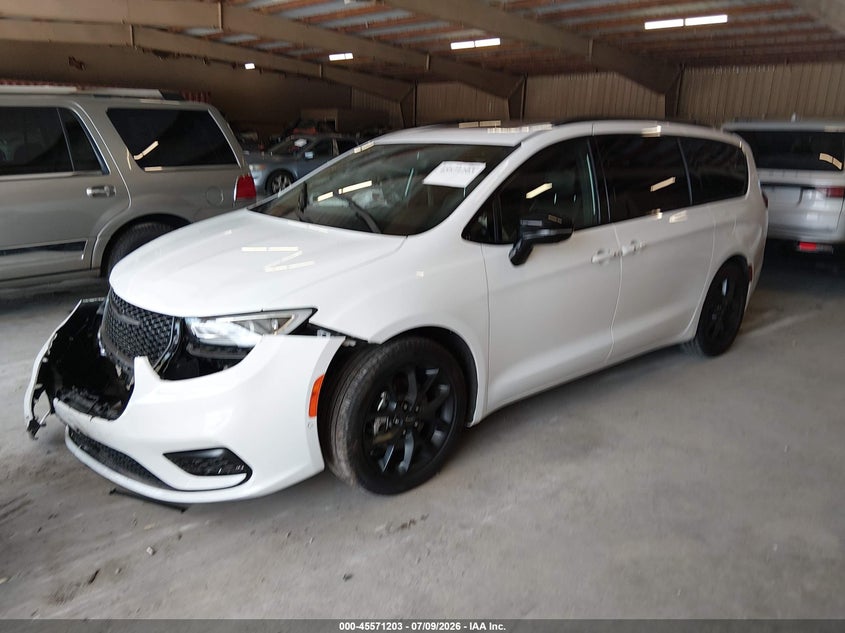 2025 CHRYSLER PACIFICA auction photo 2