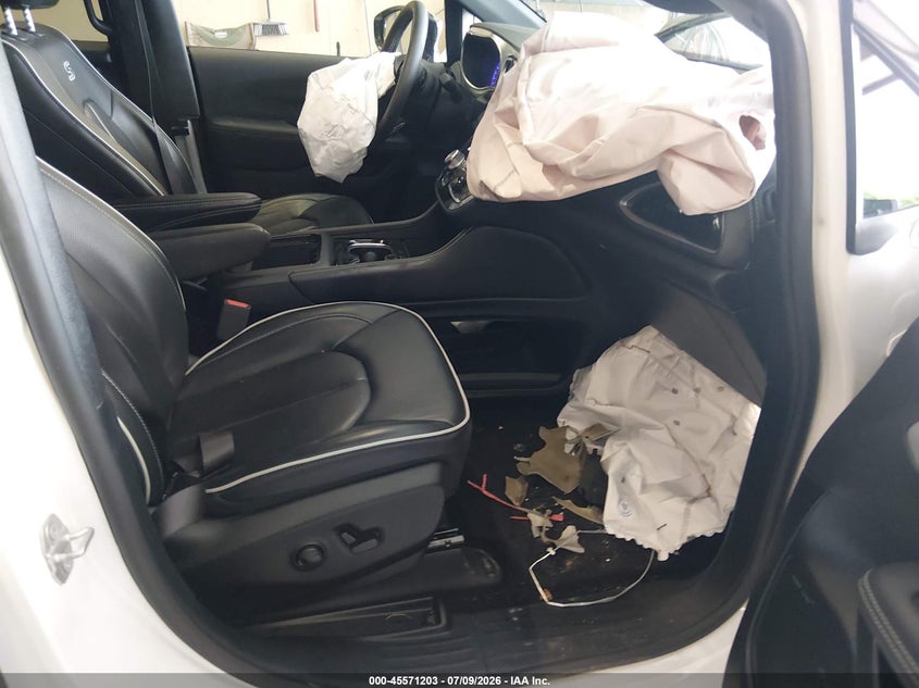 2025 CHRYSLER PACIFICA auction photo 5