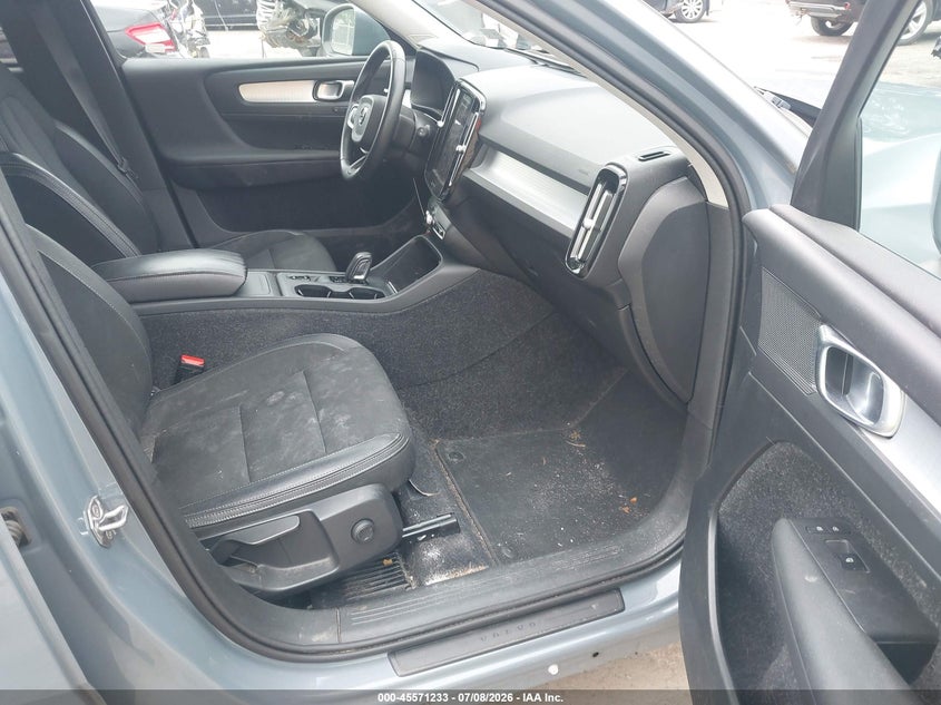 2020 VOLVO XC40 auction photo 5
