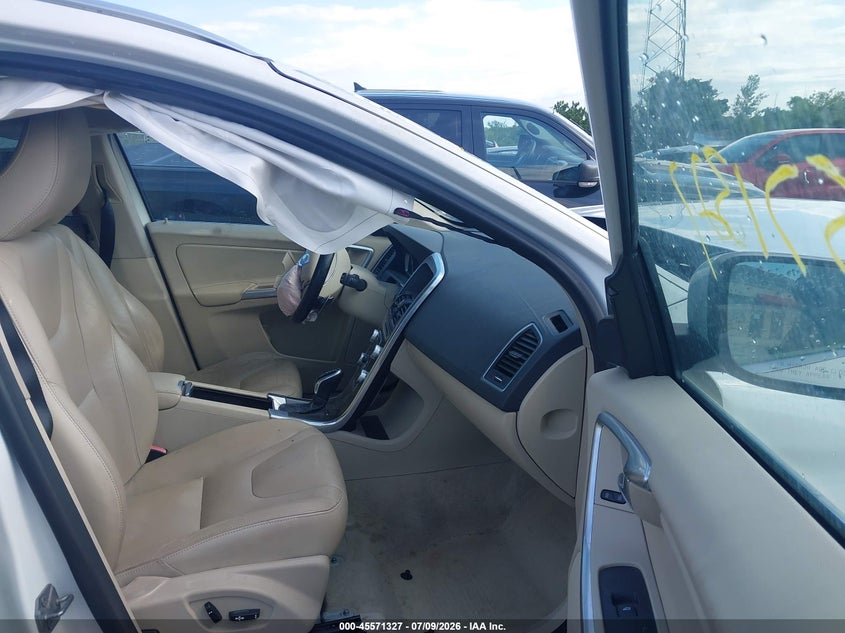 2015 VOLVO XC60 auction photo 5