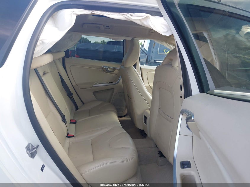 2015 VOLVO XC60 auction photo 8