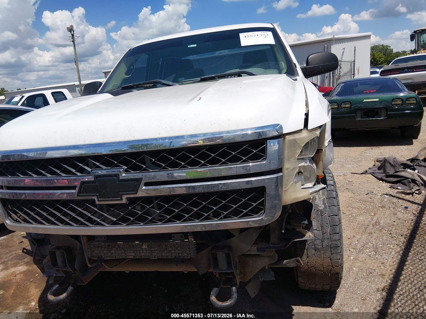 2011 CHEVROLET SILVERADO 2500HD auction photo 2