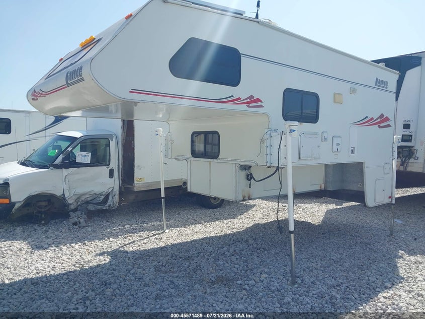 2004 LANCE 1181 TRUCK CAMPER auction photo 2