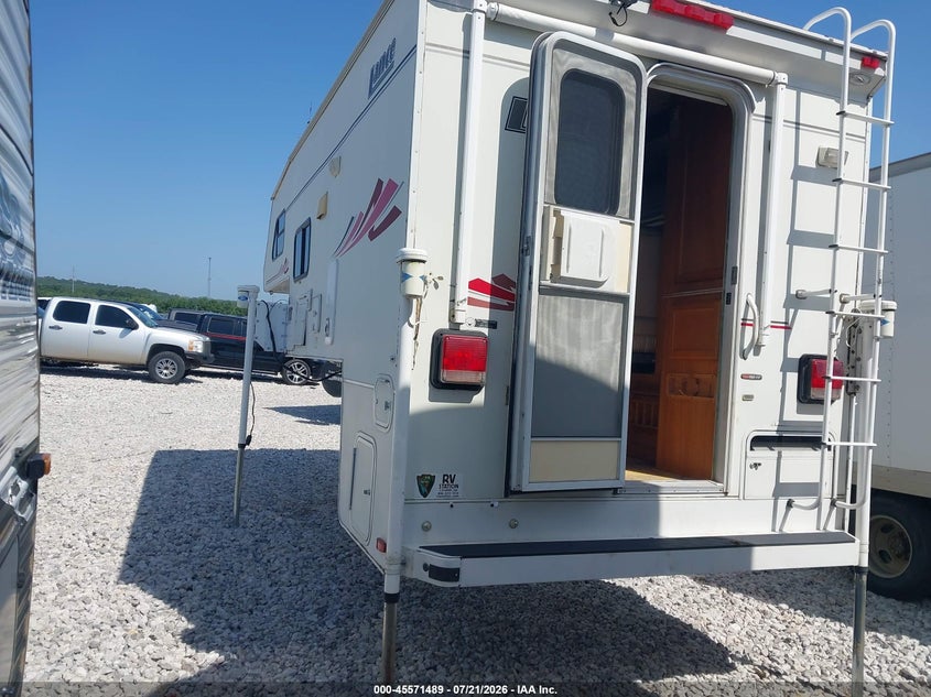 2004 LANCE 1181 TRUCK CAMPER auction photo 3