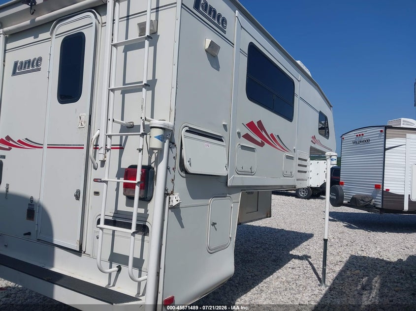 2004 LANCE 1181 TRUCK CAMPER auction photo 4