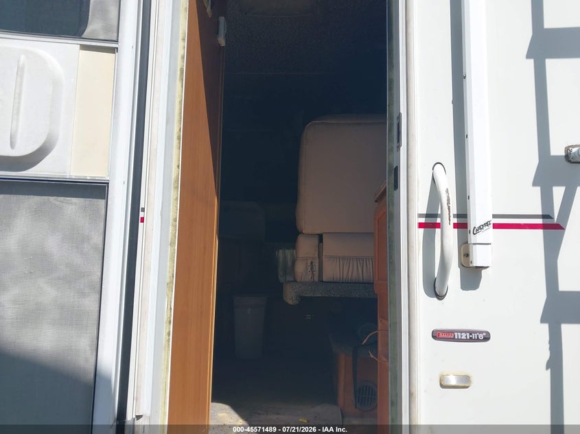 2004 LANCE 1181 TRUCK CAMPER auction photo 5