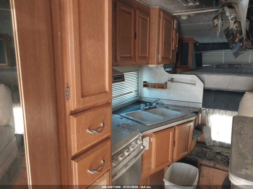 2004 LANCE 1181 TRUCK CAMPER auction photo 7