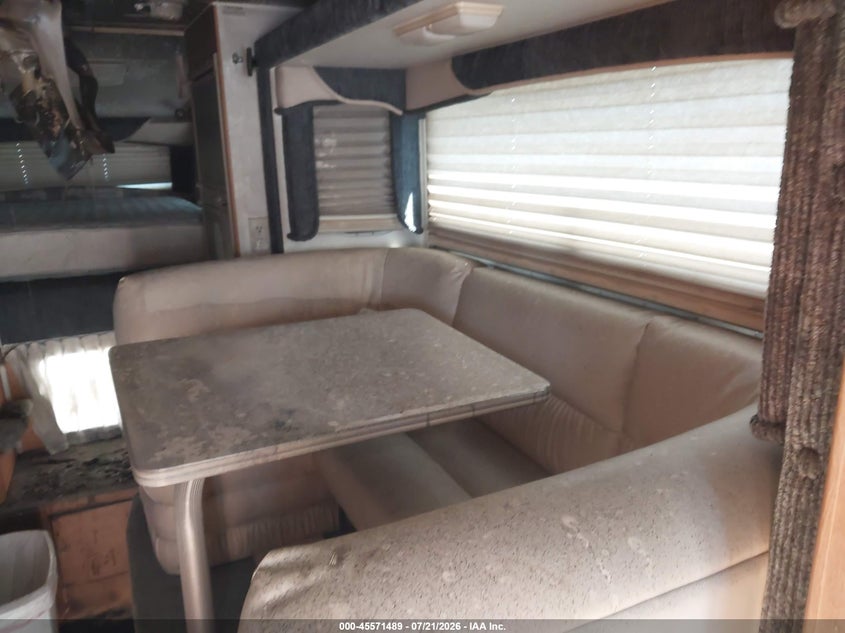 2004 LANCE 1181 TRUCK CAMPER auction photo 8