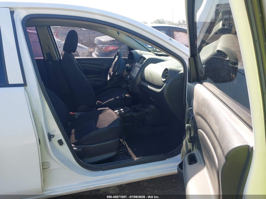 2019 NISSAN VERSA auction photo 5