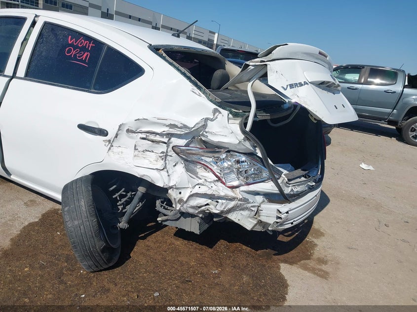 2019 NISSAN VERSA auction photo 6