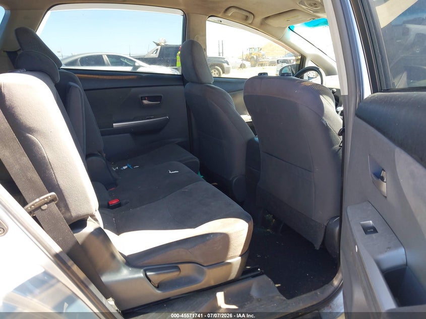 2013 TOYOTA PRIUS V auction photo 8