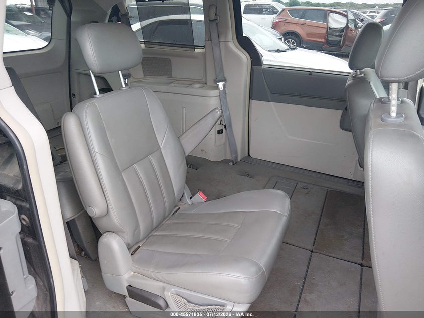 2008 CHRYSLER TOWN & COUNTRY auction photo 8