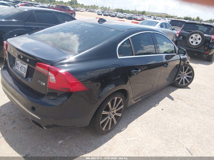 2017 VOLVO S60 INSCRIPTION auction photo 4