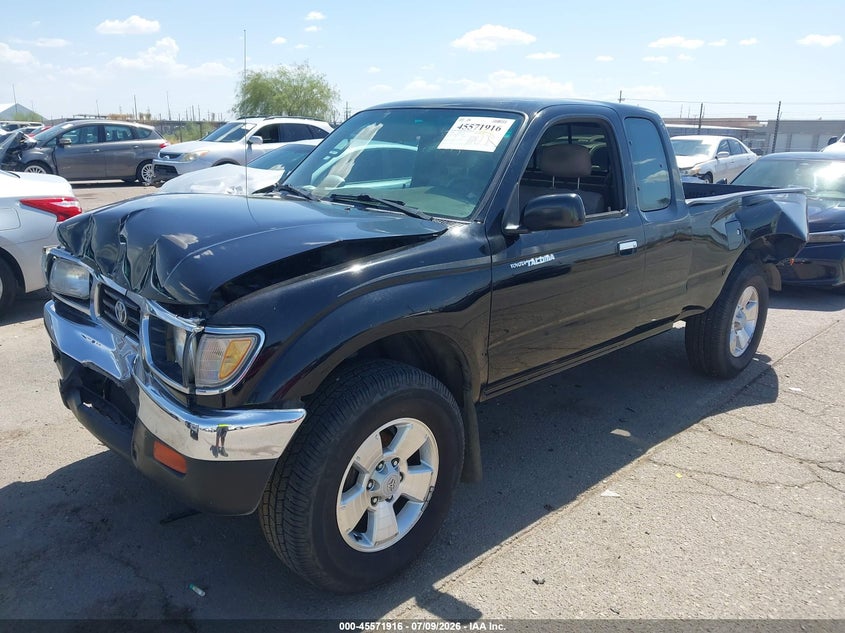 1996 Toyota Tacoma Xtracab, Front & Rear, IAAI, VIN 4TAWN72N2TZ116275 — photo 2