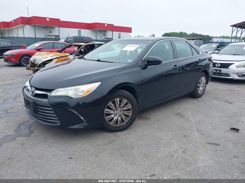 2016 Toyota Camry, Удар сзади, IAAI, VIN 4T1BF1FK0GU146239 — фото 2