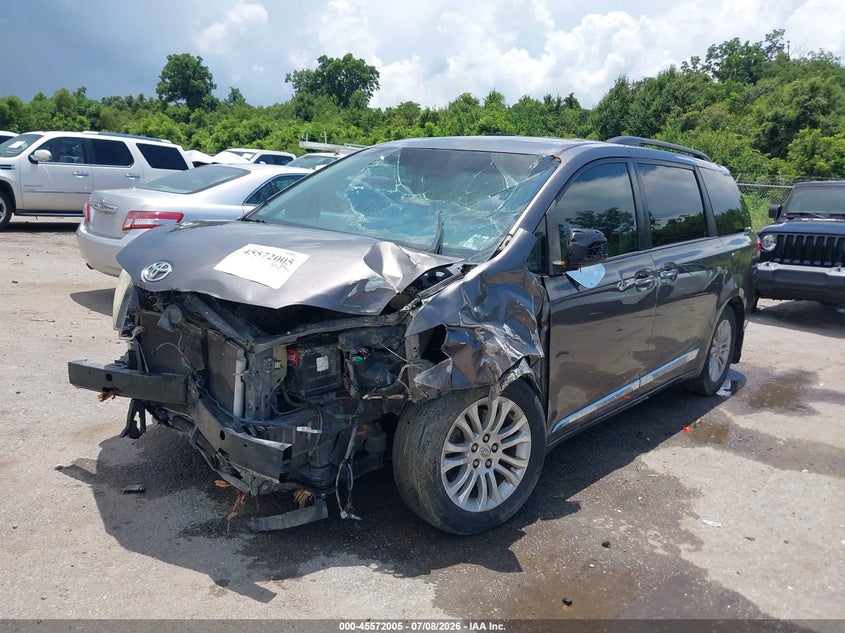 2013 Toyota Sienna, Front End, IAAI, VIN 5TDYK3DC7DS372912 — photo 2