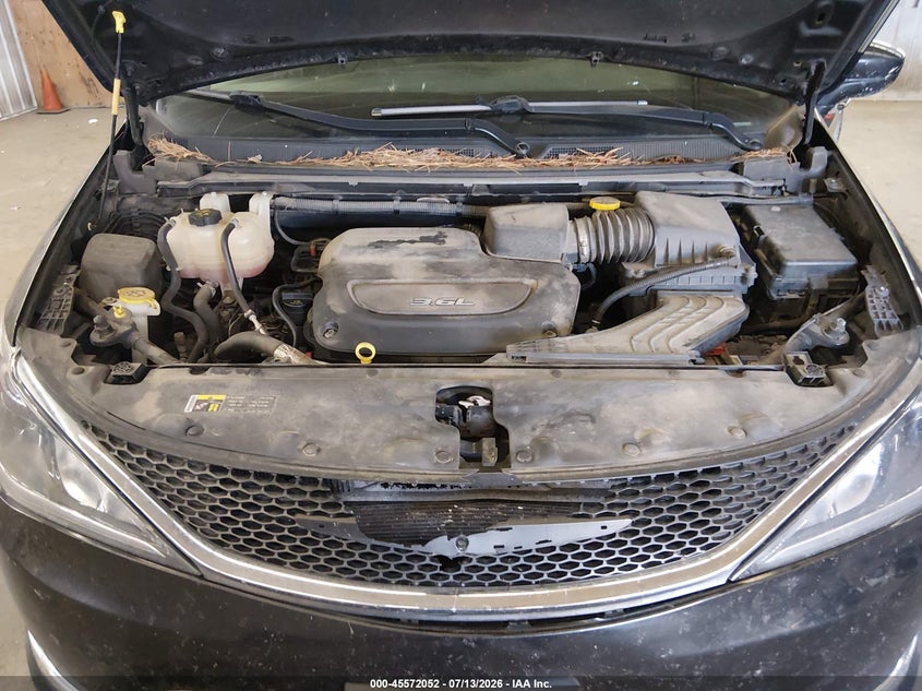 2017 Chrysler Pacifica Touring-L VIN: 2C4RC1BG8HR523864 Lot: 45572052