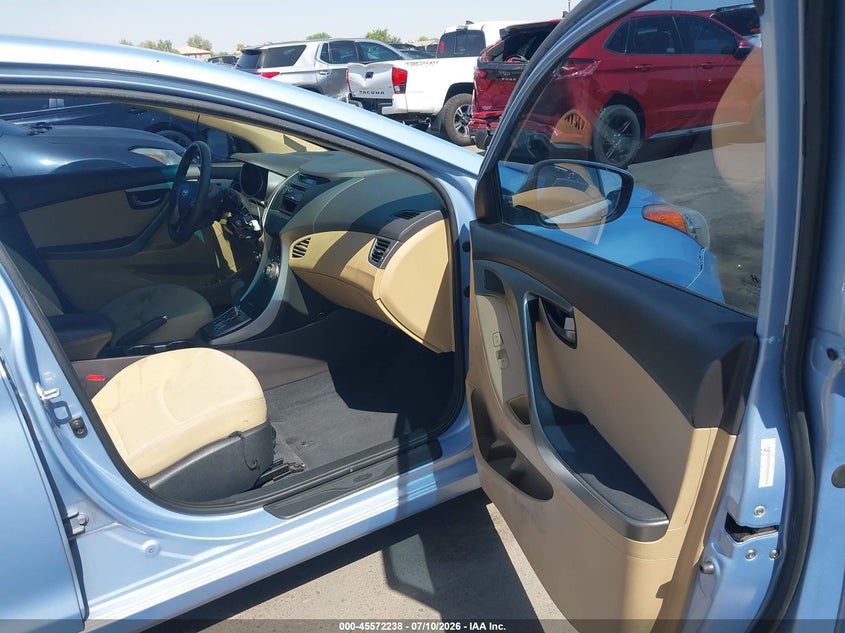 2013 HYUNDAI ELANTRA auction photo 5