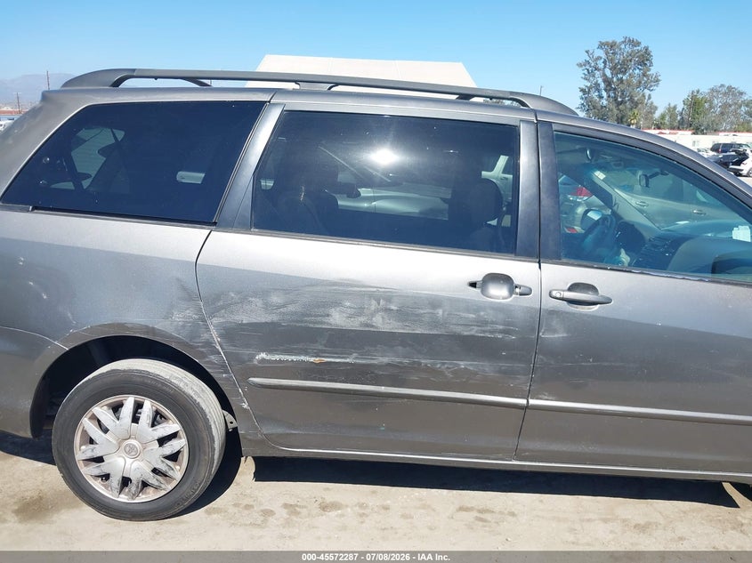 2005 TOYOTA SIENNA auction photo 6